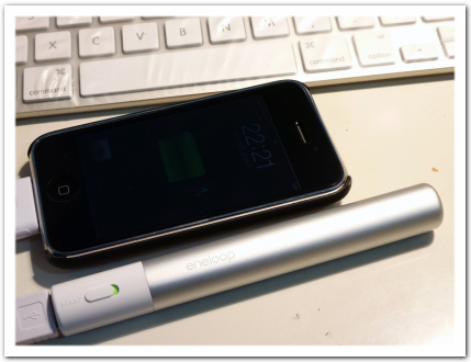 eneloop stick booster で iPhone を充電